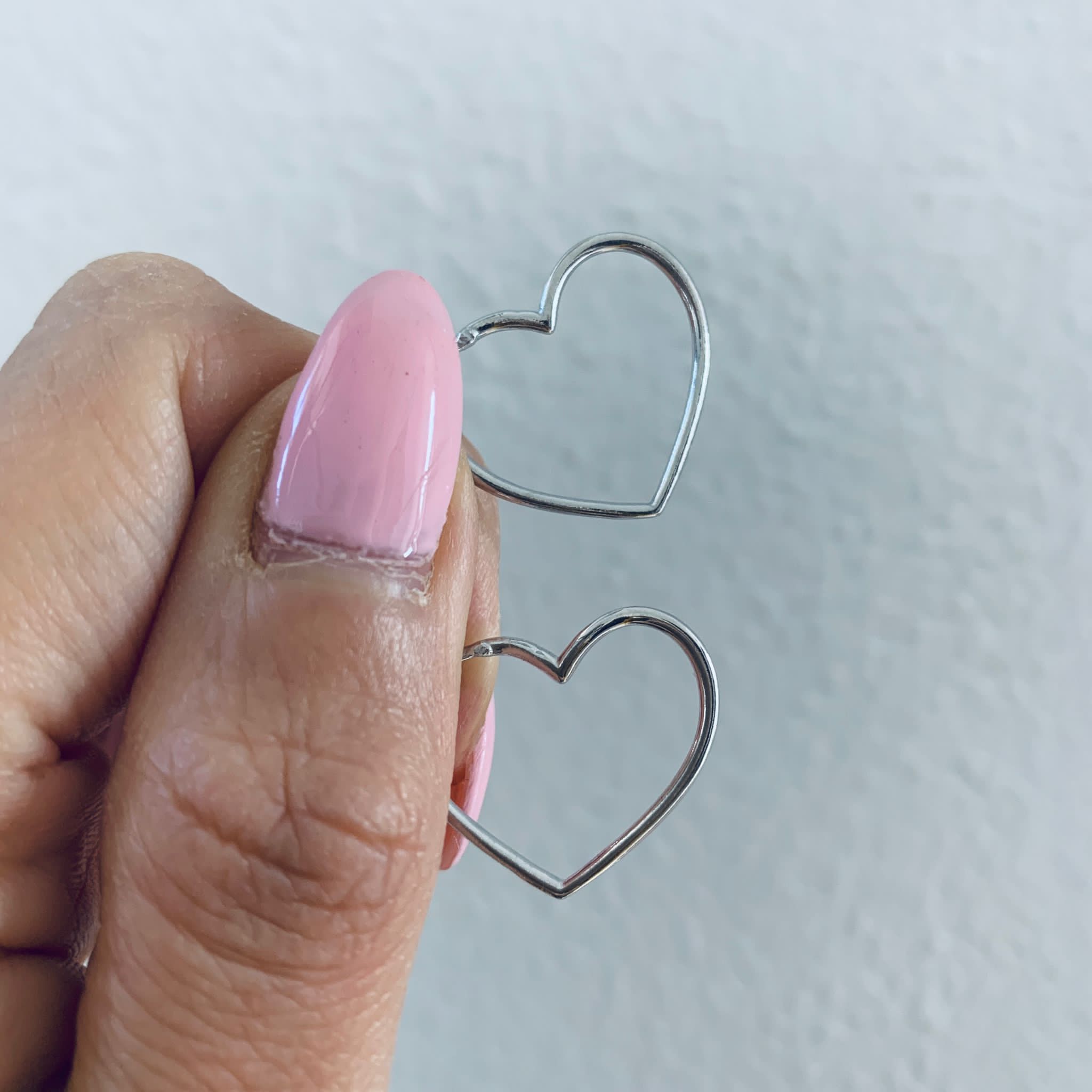 orecchini filo cuore in argento 925 di RabiosaJewels. versione silver