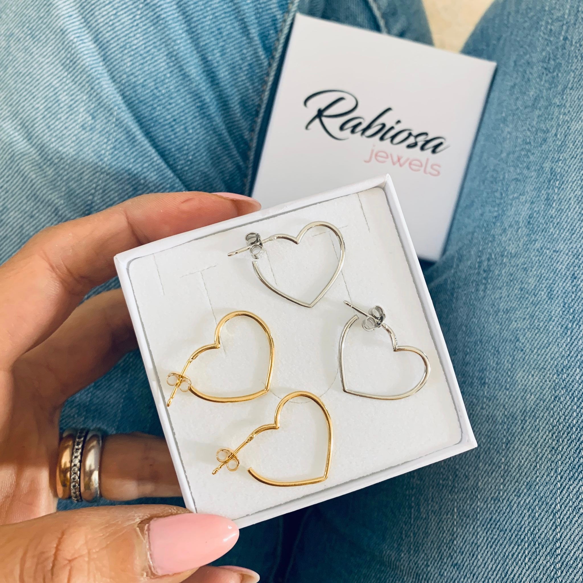 orecchini filo cuore in argento 925 di RabiosaJewels. Disponibili nella colorazione silver e gold