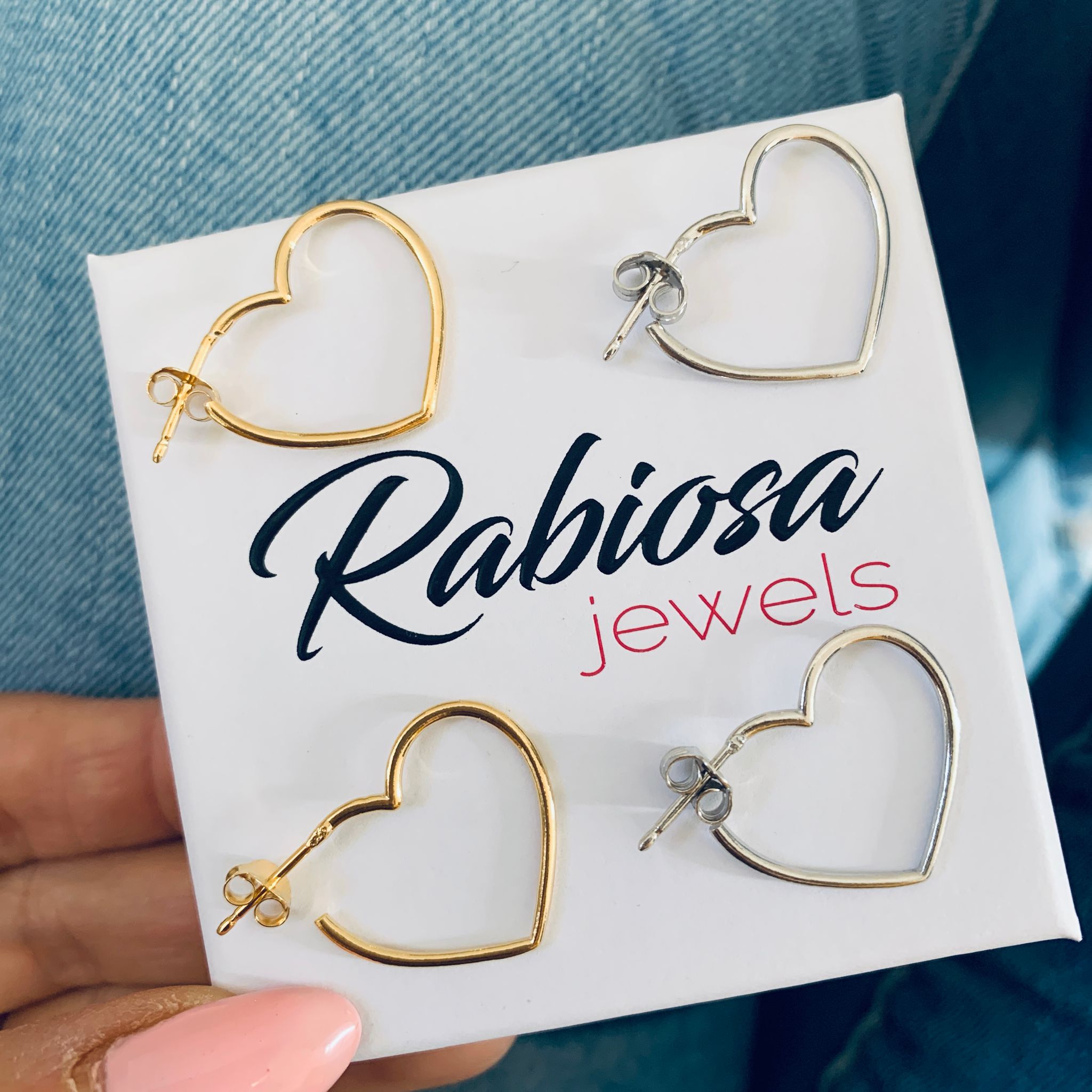 orecchini filo cuore in argento 925 di RabiosaJewels. Disponibili nella colorazione silver e gold