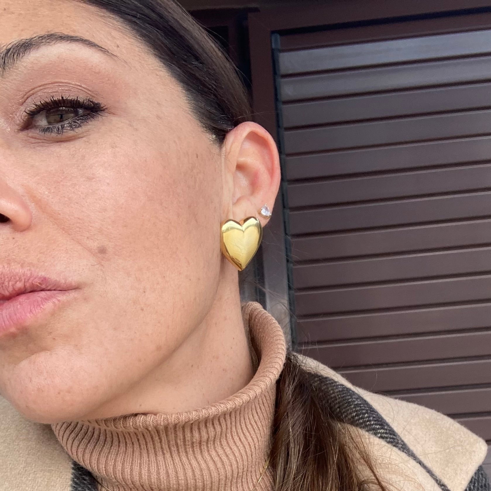 Orecchini Cuore maxi Lobo di rabiosajewels in argento 925. versione gold.indossati