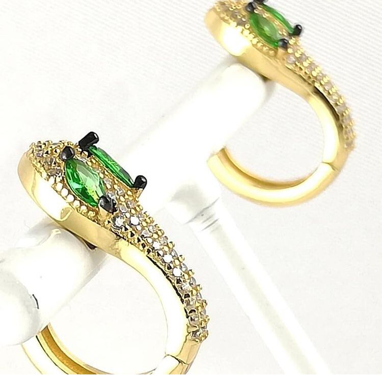 coppia di hoops Serpente in argento 925 e zirconi di rabiosajewels. gold.oreechini 1cm.orecchini serpente