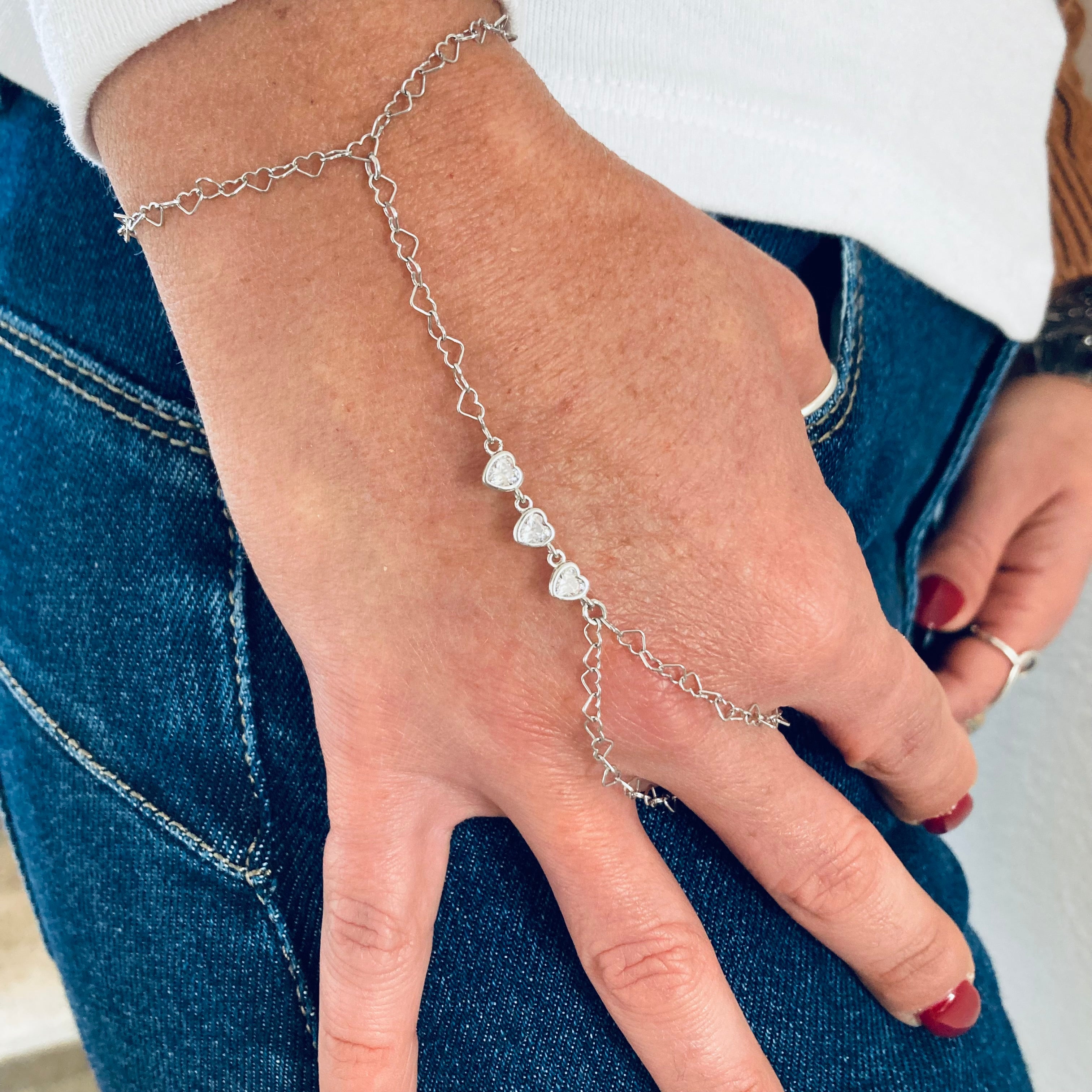 baciamano cuoricini in argento 925 con catena cuori e centrale composta da tris di cuori in zirconi.rabiosajewels