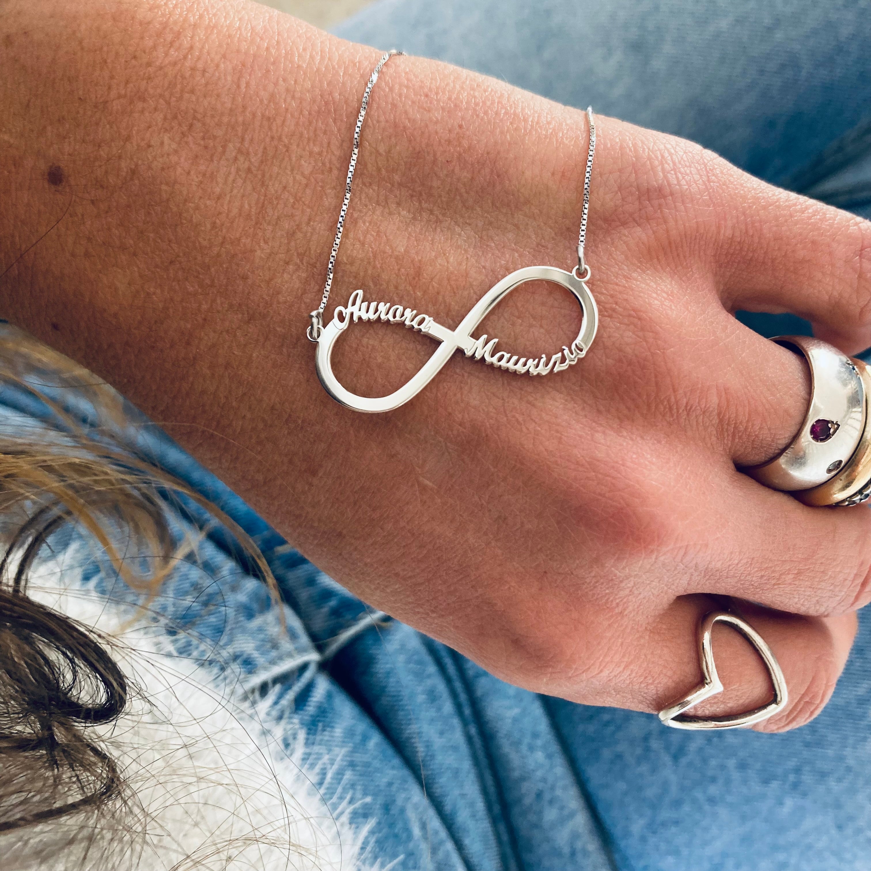 collana infinito con due nomi sagomati in argento 925. rabiosajewels