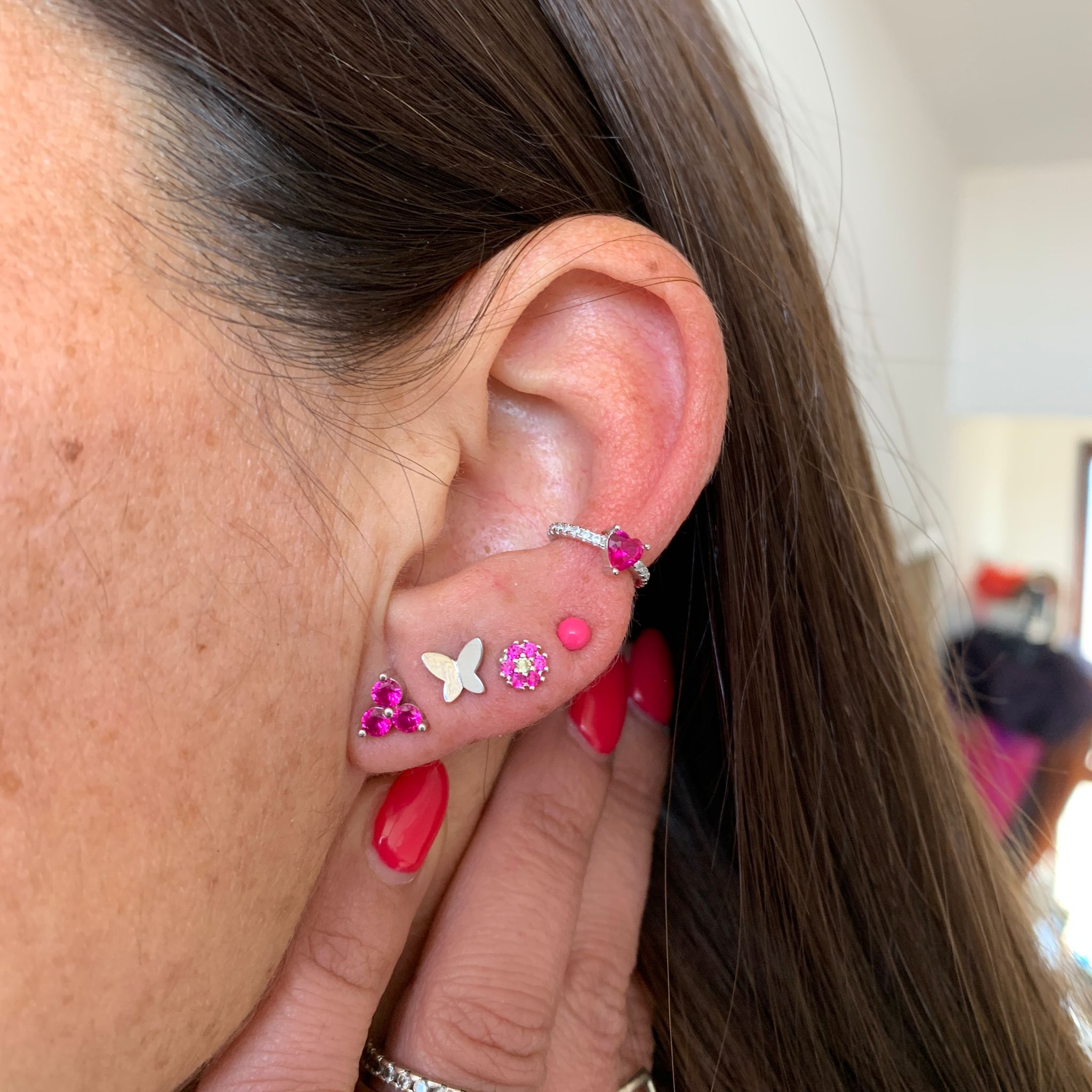 mix di orecchini nelle tonalità del rosa/fucsia_orecchini lobo_argento 925_rabiosaJewels_earcuff cuore fuxia
