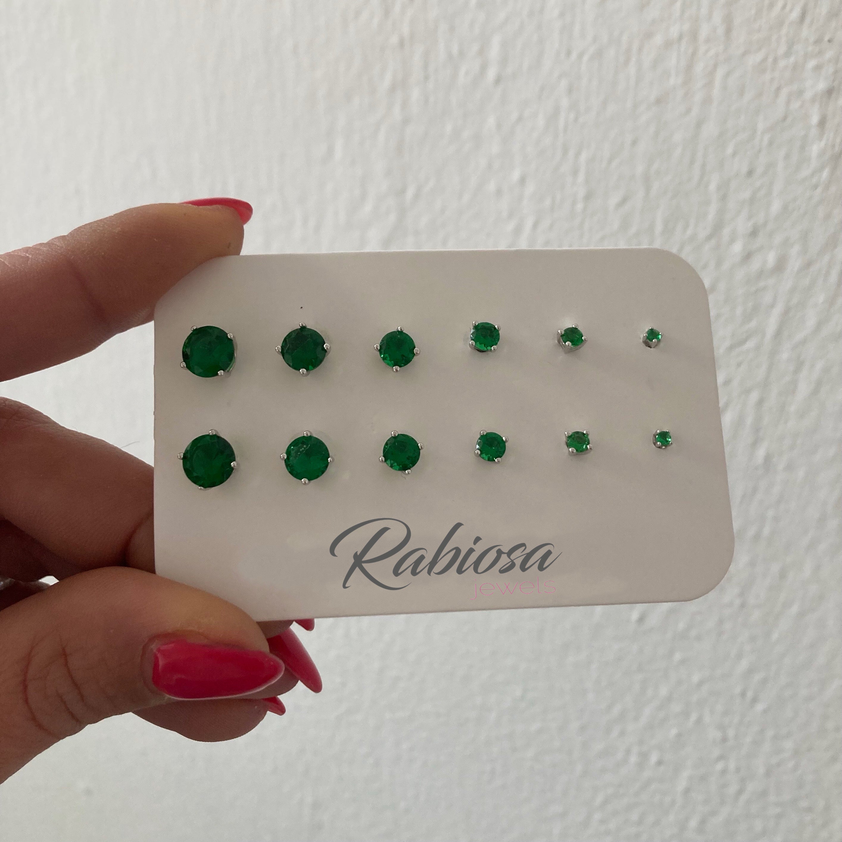 orecchini punto luce verde di RabiosaJewels_argento 925_dalla misura 2 a 7mm