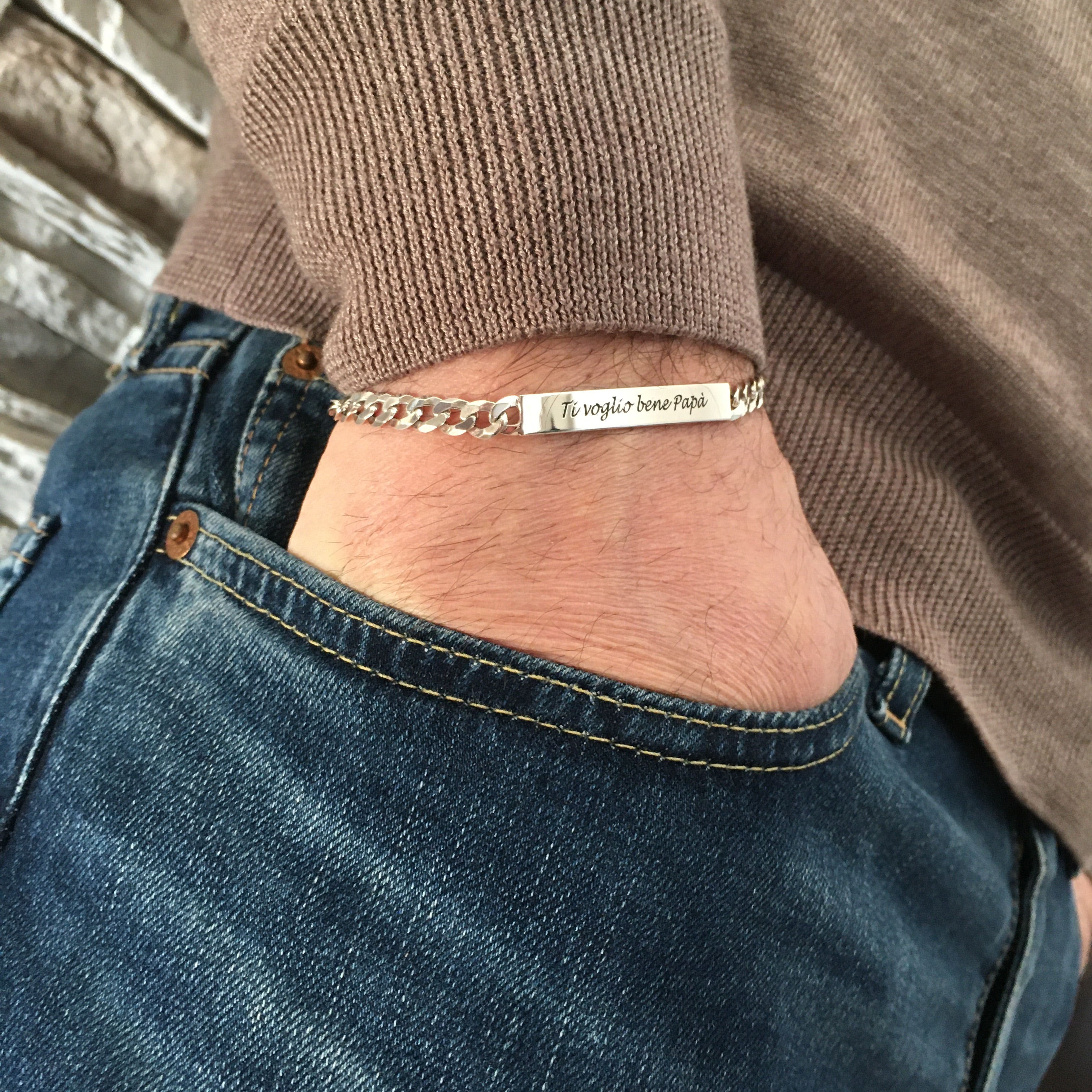 RabiosaJewels. bracciale uomo large con targhetta personalizzata. argnto925. foto indossato.