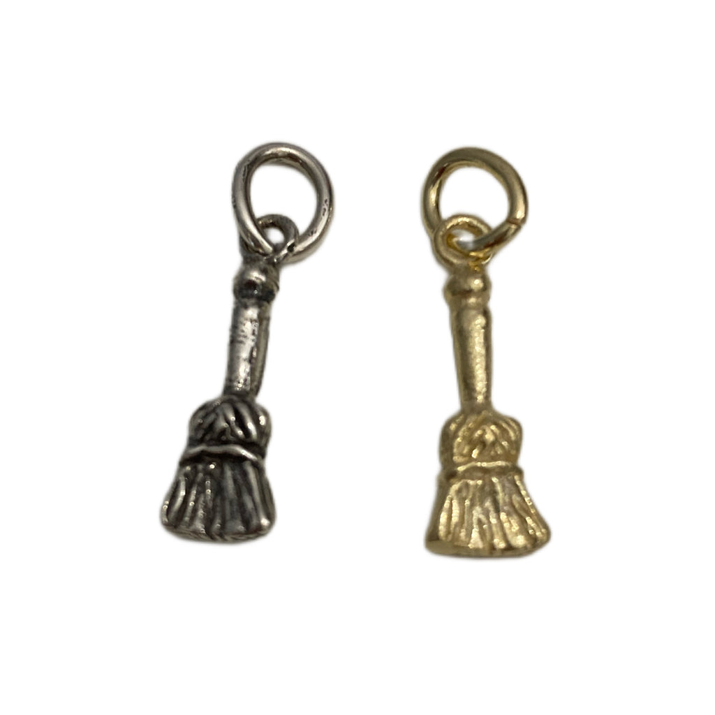 Ciondolo Strega Su Scopa Argento 925 - Amuleto 22x29 Mm NKlaus