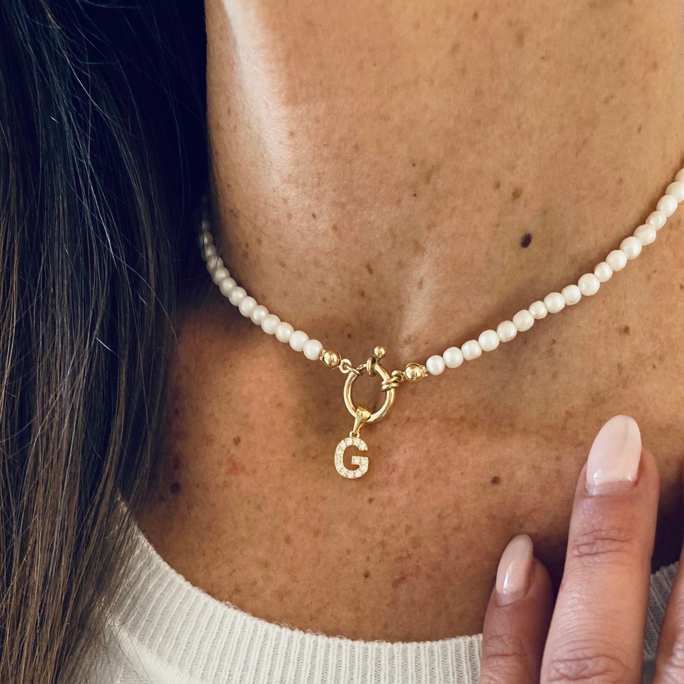 Girocollo timone con perle di fiume e chiusura Chanel in argento 925. RabiosaJewels.personalizzabile con charms a scelta. lunghezza 35cm