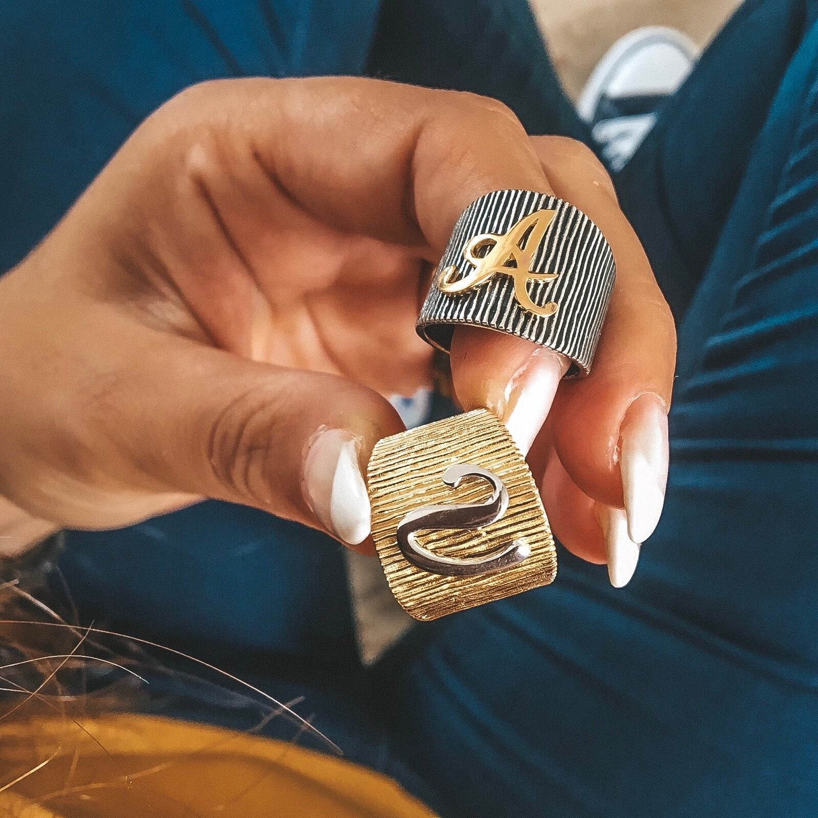 Anello fascia on sale con iniziale