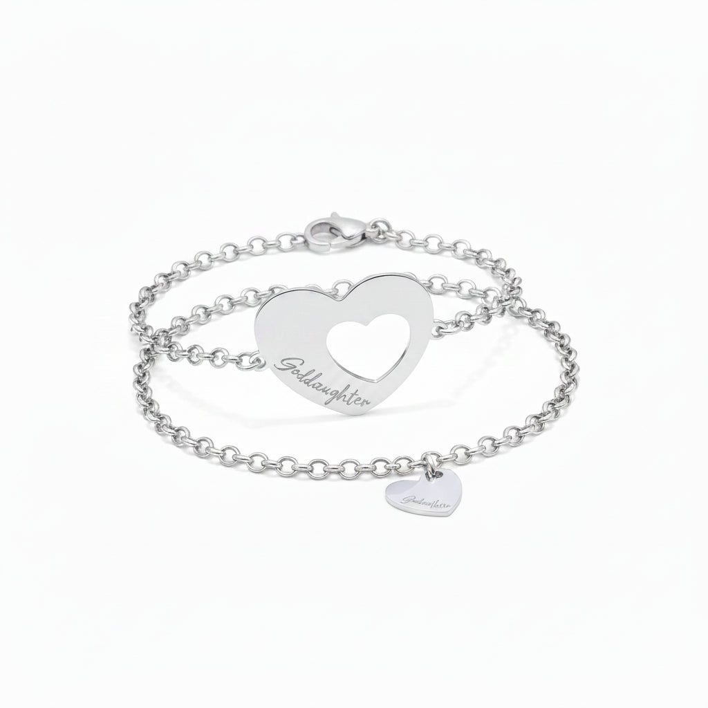Bracciale duo Cuori  è composto da due bracciali ognuno con un pendente a forma di cuore. Sui cuori è possibile incidere piccole parole che indicano il legame tra le due persone.  il ciondolo a cuore piccolo è ricavato direttamente dal cuore grande. RabiosaJewels.argento 925