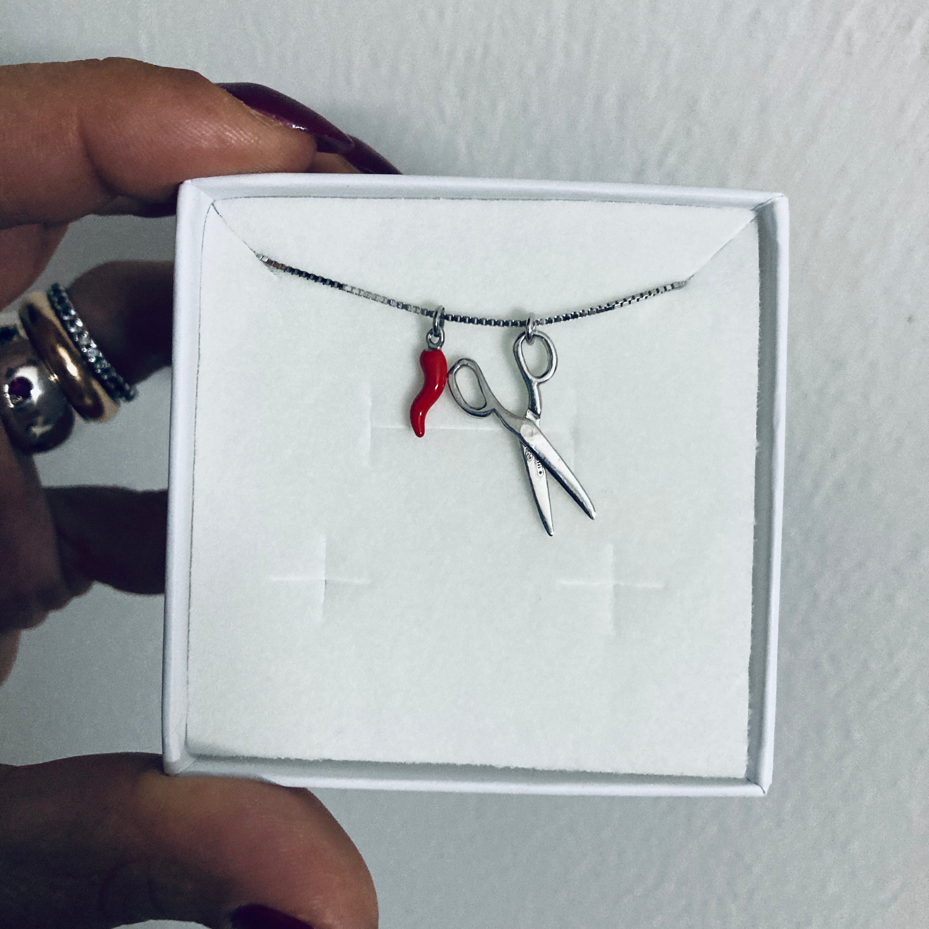 collana con ciondolo forbici e micro cornetto napoletano in argento 925. RabiosaJewels. malelingue 
