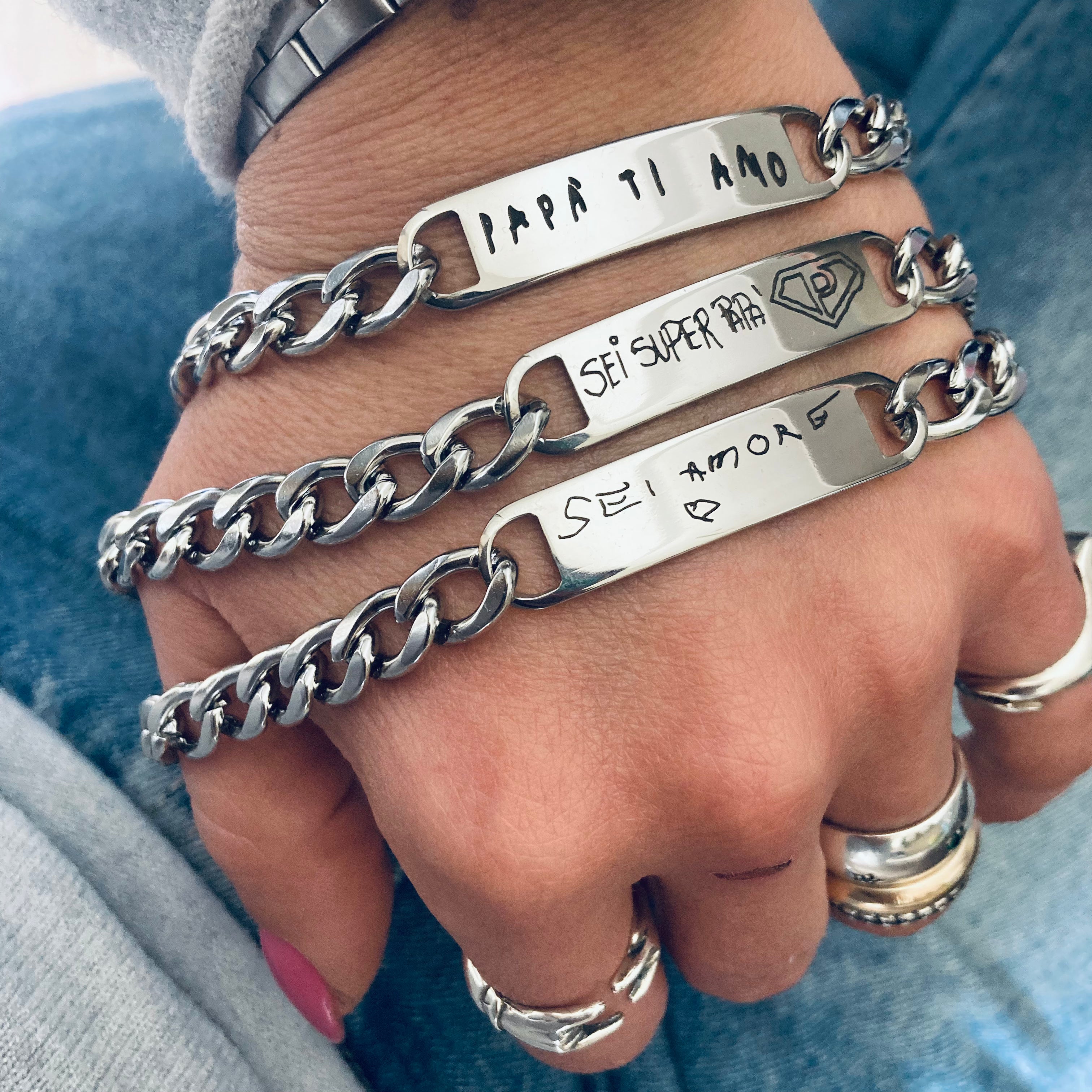 bracciale targhetta in acciaio con incisione calligrafica a scelta. RabiosaJewels. personalizza il tuo bracciale con la calligrafia di tuo figlio o la tua