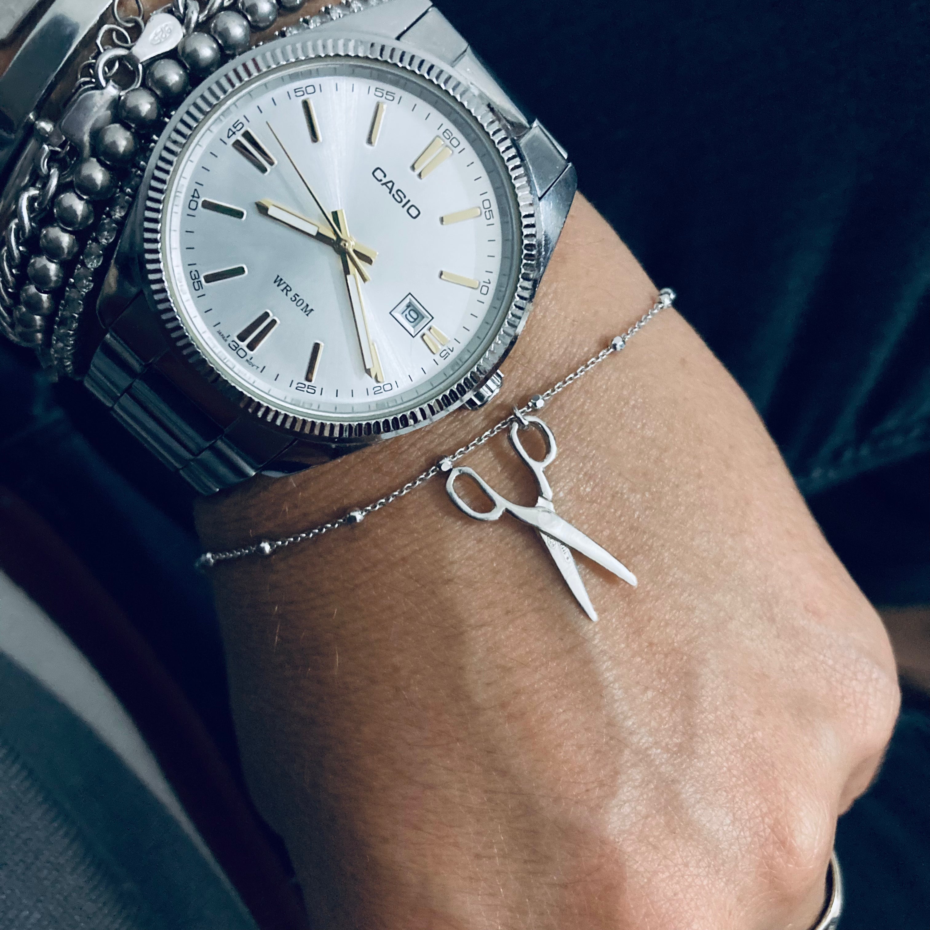bracciale con ciondolo forbici in argento 925 di RabiosaJewels. malelingue 