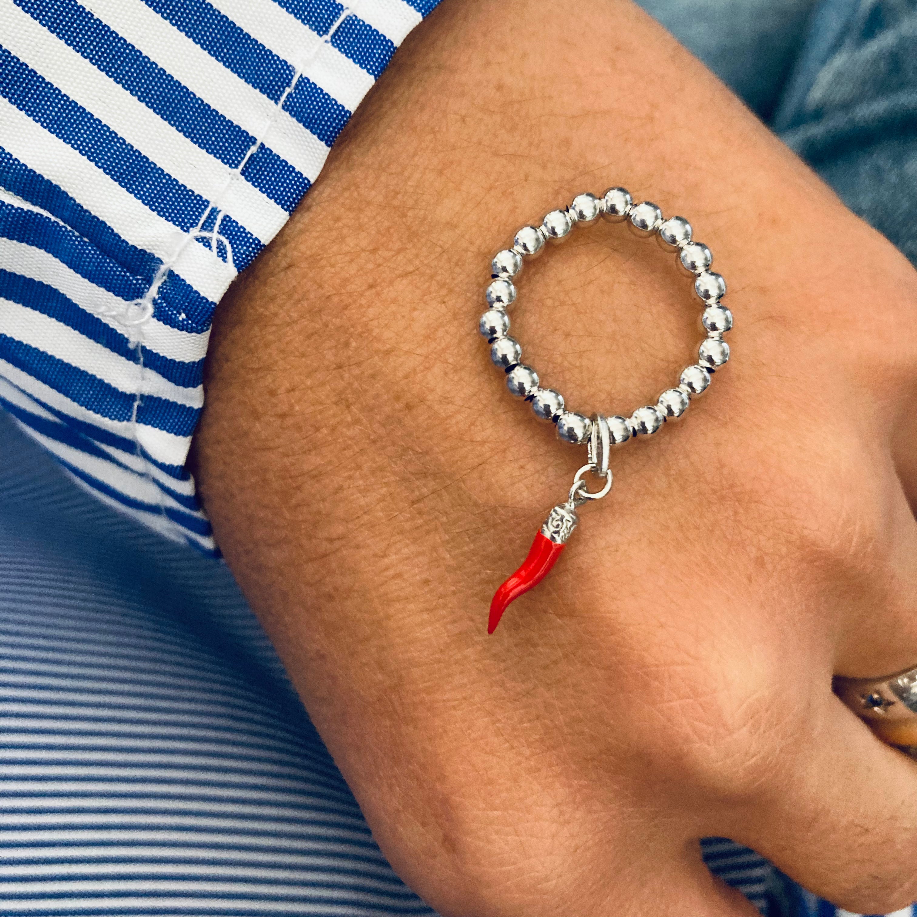 anello elastico con palline di 3mm e mini cornetto napoletano in argento 925. RabiosaJewels 