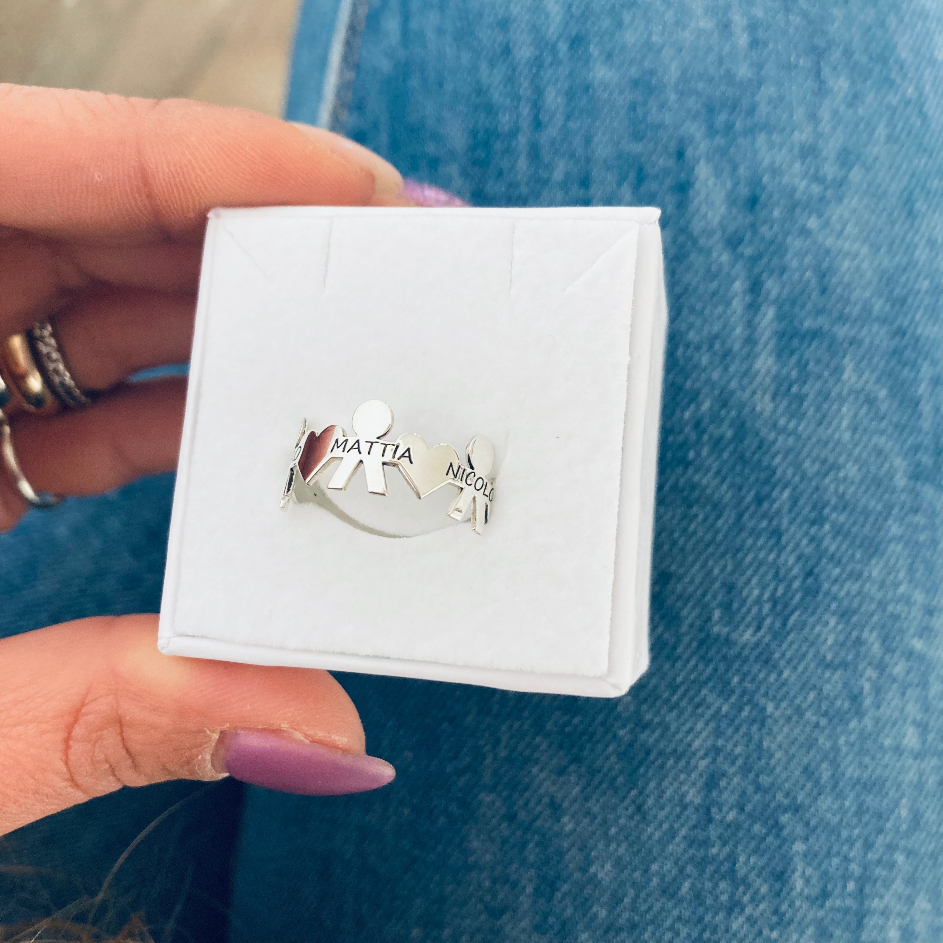 anello sagome bambini personalizzato con incisione di nomi o iniziali. argento 925. RabiosaJewels 