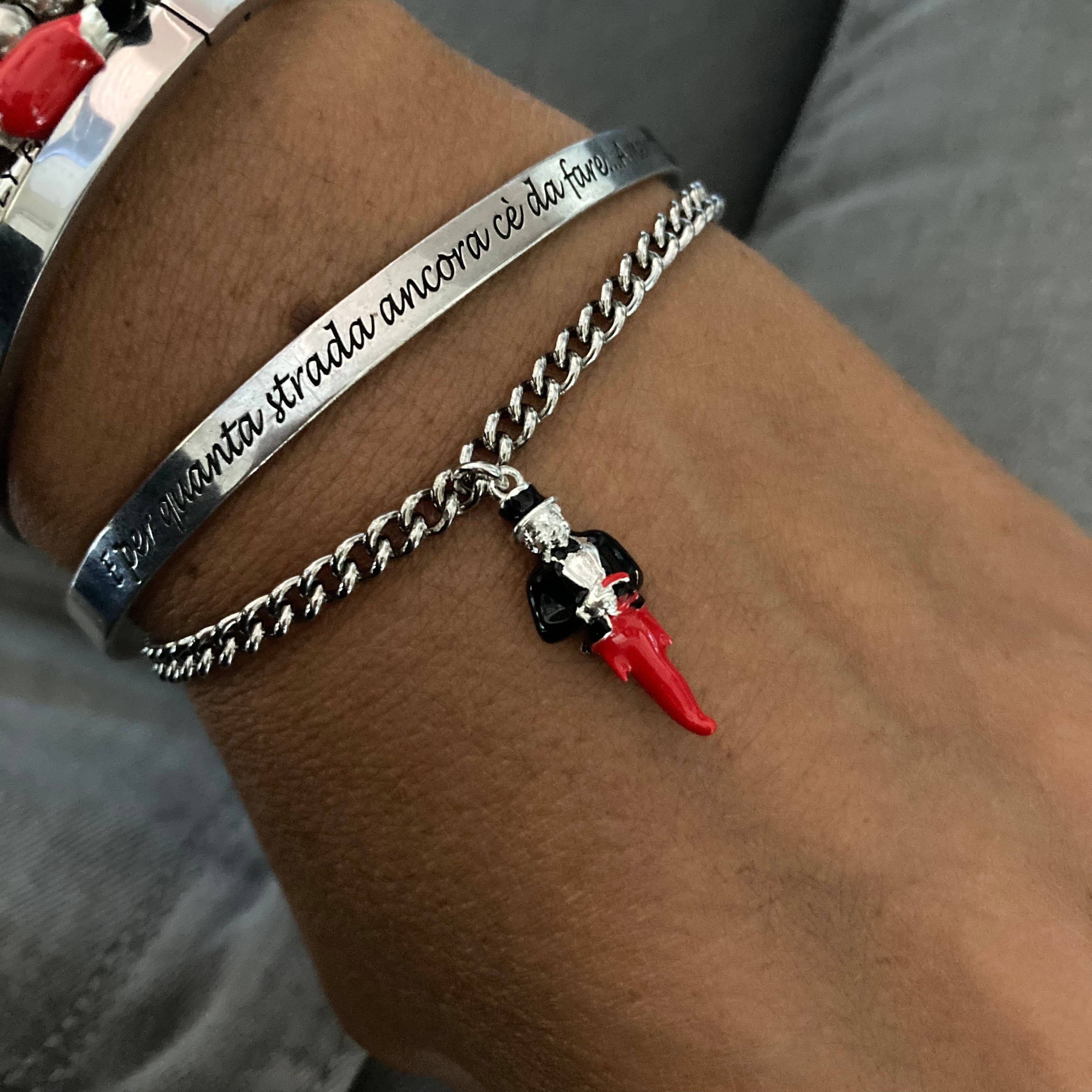 bracciale con ciondolo scaramantico cornetto scartellato in argento925 di RabiosaJewels 
