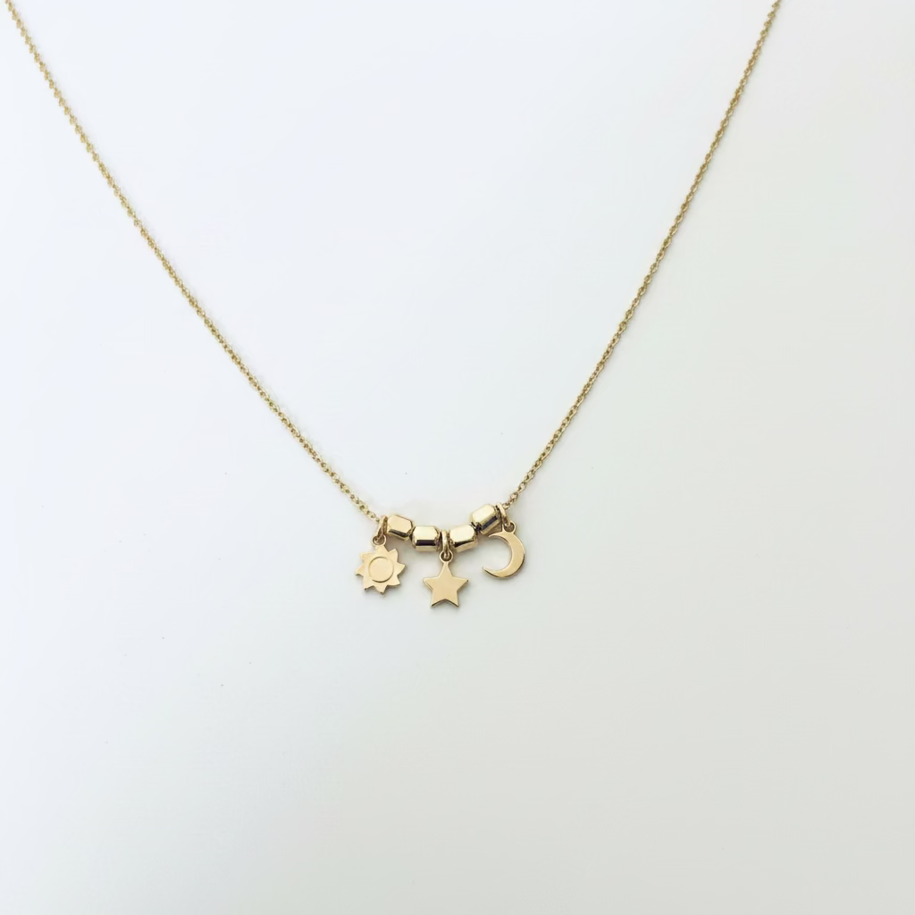 collana Micro charms in argento 925. RabiosaJewels. versione gold. charms sole, stella e luna. personalizzabile a scelta