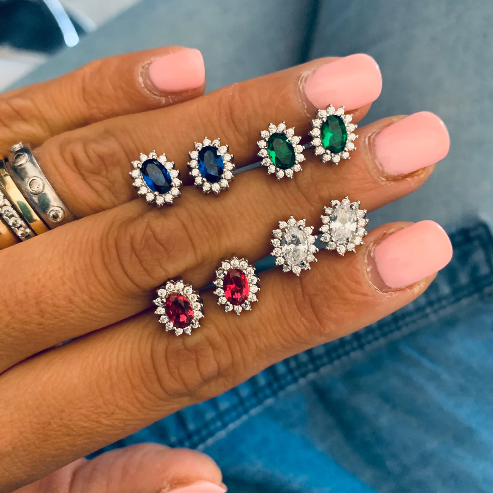 orecchini mini kate in argento 925 disponibili in 4 colori: bianco, rosso, verde e blu. RabiosaJewels 