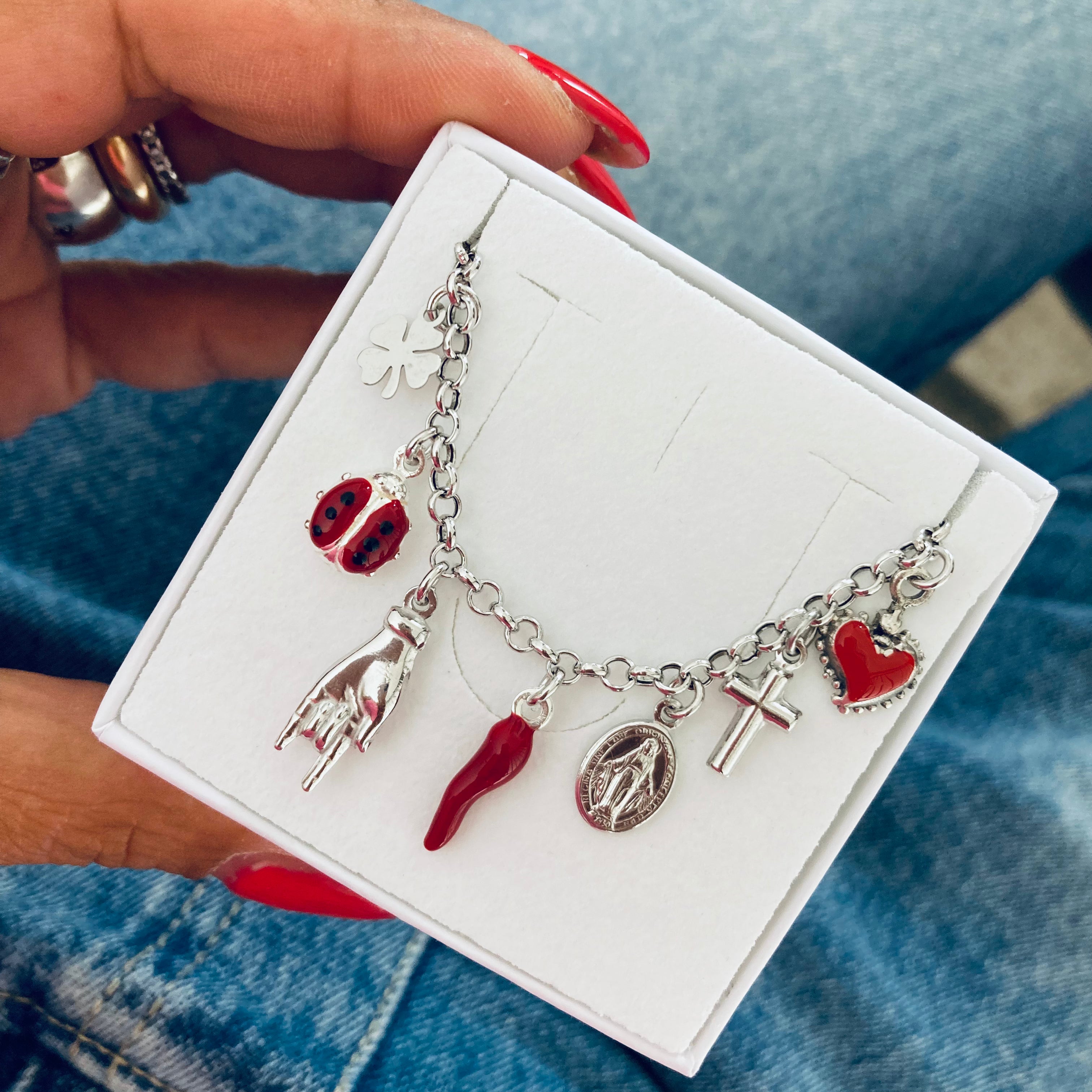 bracciale scaramantico composto da 7 charms che vanno dal sacro al profano. bracciale portafortuna. argento 925. RabiosaJewels 