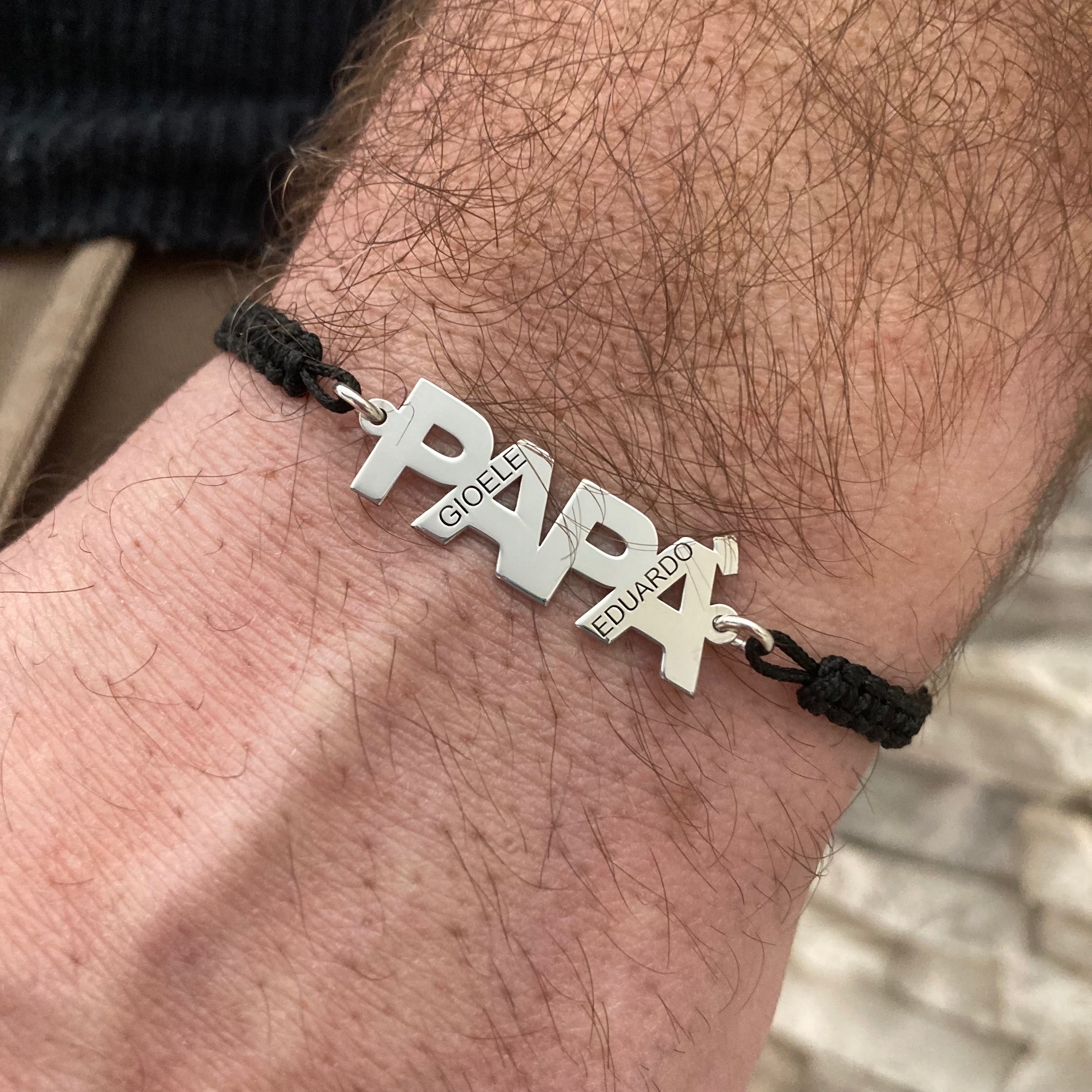 bracciale Papà in argento 925 di RabiosaJewels. nome sagomato e possibilità di incidere nelle lettere i nomi dei figli