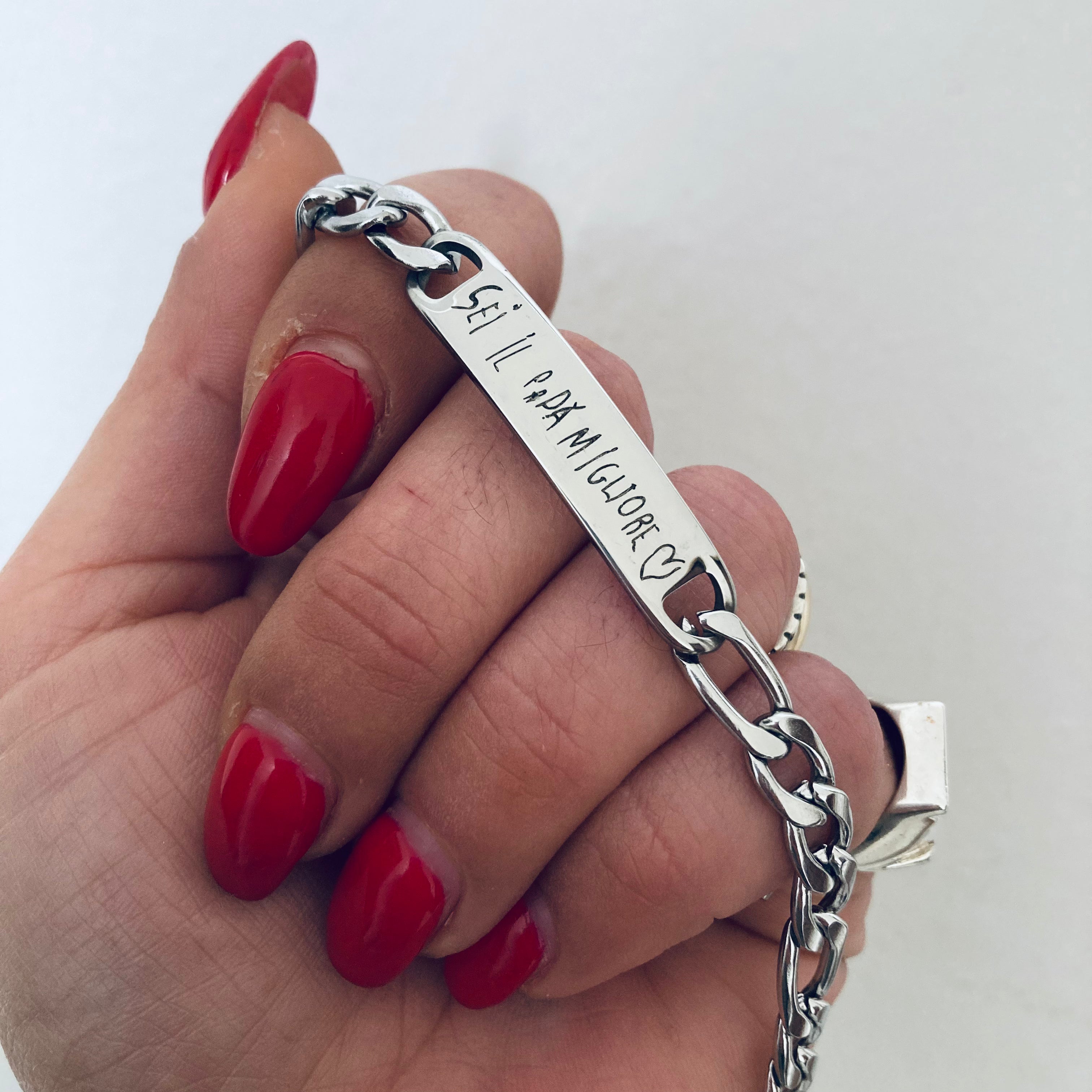 bracciale targhetta in acciaio con incisione calligrafica a scelta. RabiosaJewels. personalizza il tuo bracciale con la calligrafia di tuo figlio o la tua